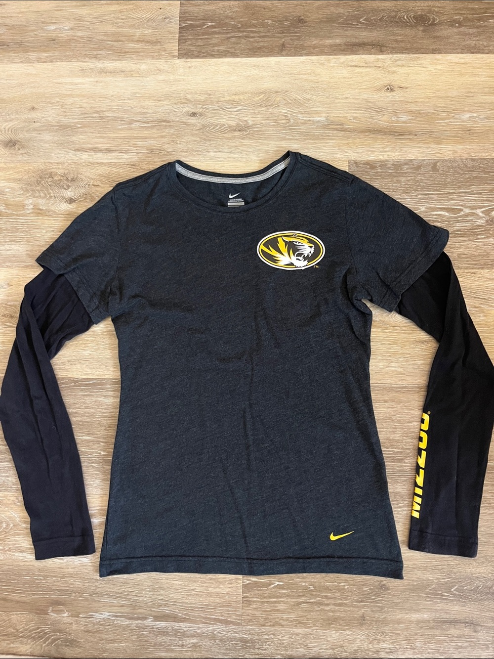 Nike Missouri Tigers Women’s Graphic Long Sleeve T-Shirt Black Size M